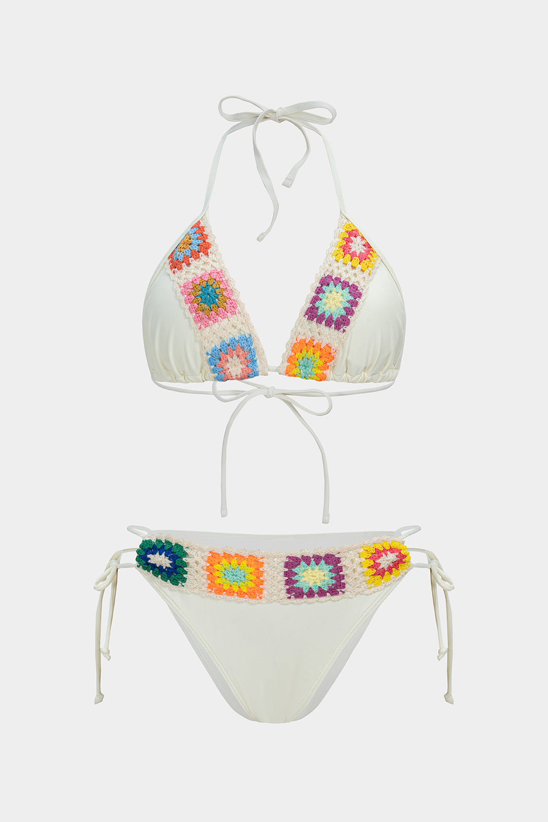 Bikini z kolorowymi motywami i wiązaniami