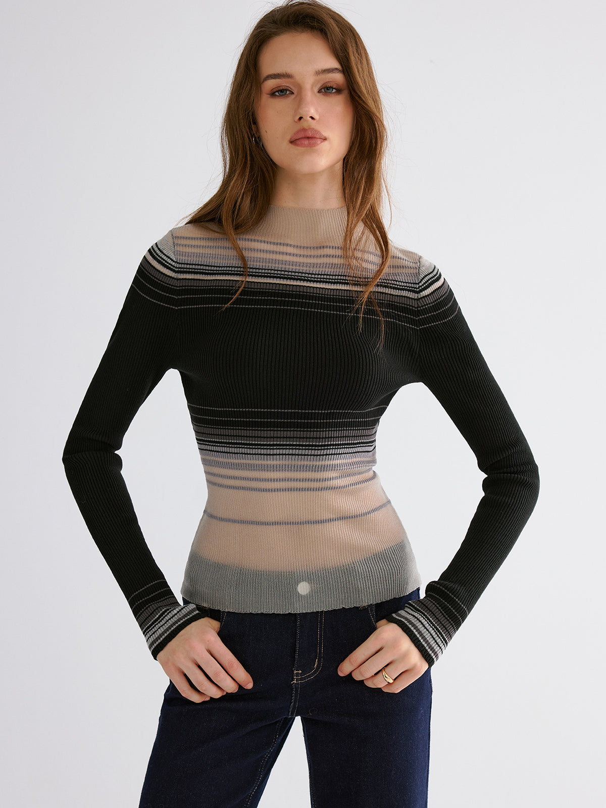 Gradientowy sweter z siatki