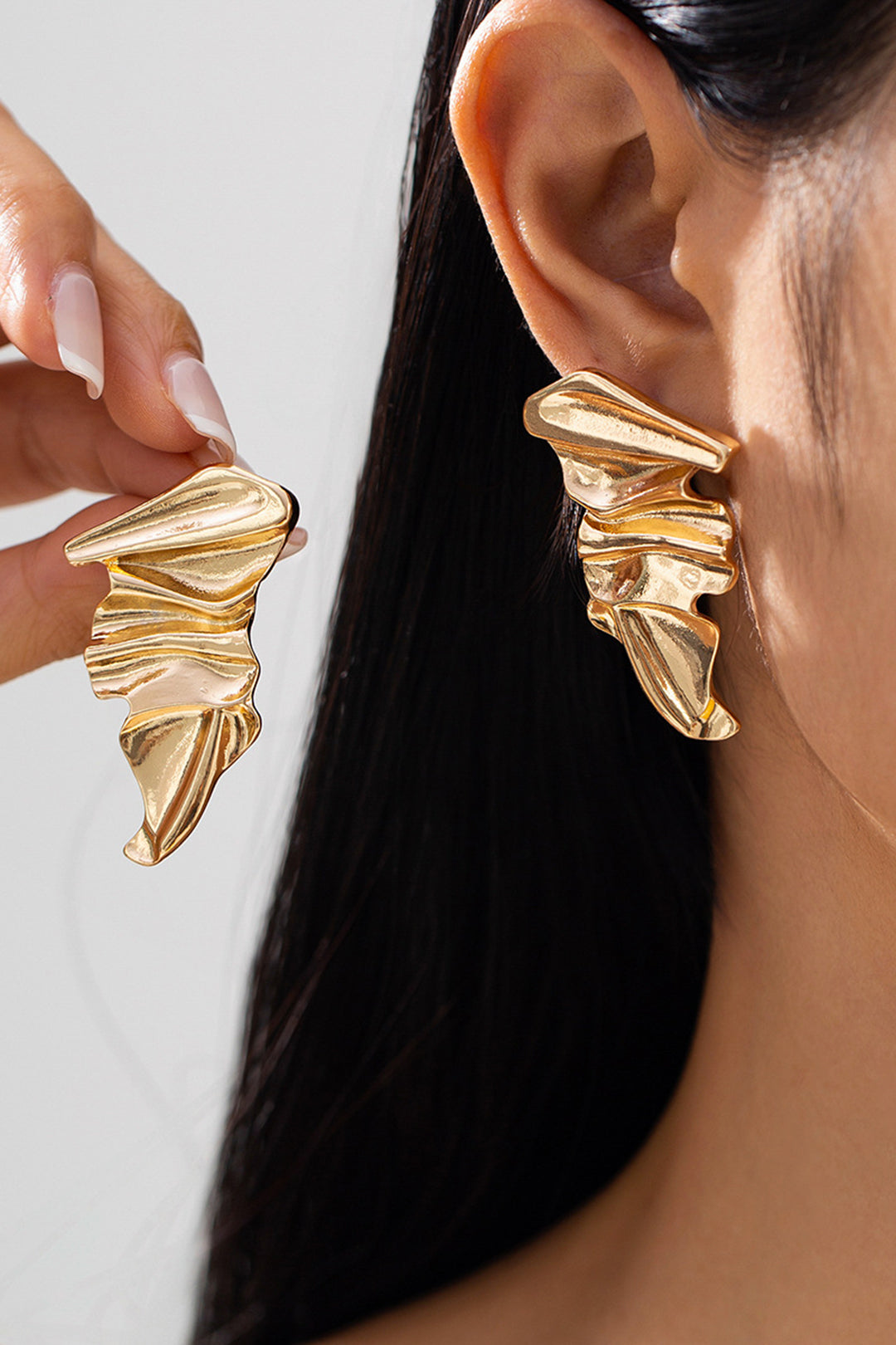 Kolczyki z metalu o plisowanym wzorze