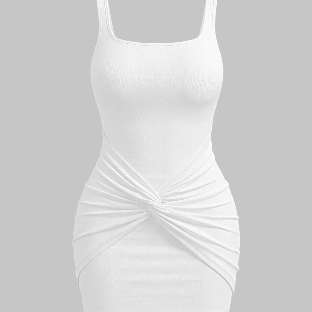 Mini sukienka plus size z kwadratowym dekoltem i wiązaniem