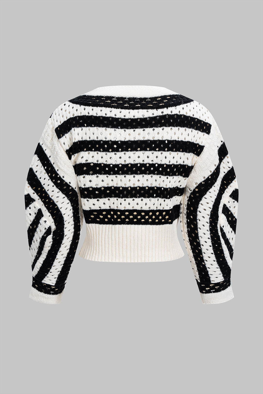 Sweter z dzianiny z wycięciami i długimi rękawami