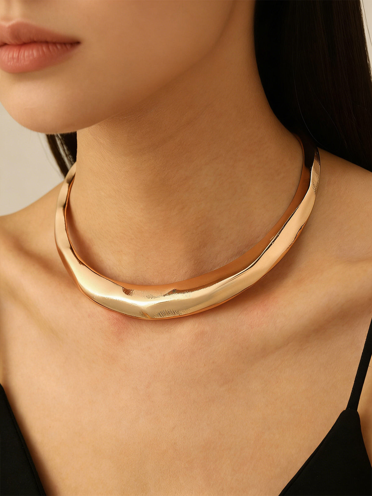 Choker z marszczonym wzorem