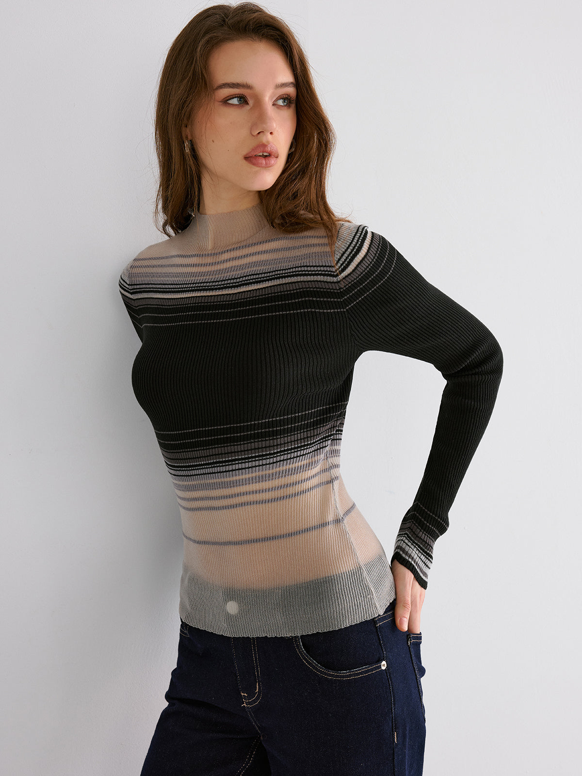 Gradientowy sweter z siatki