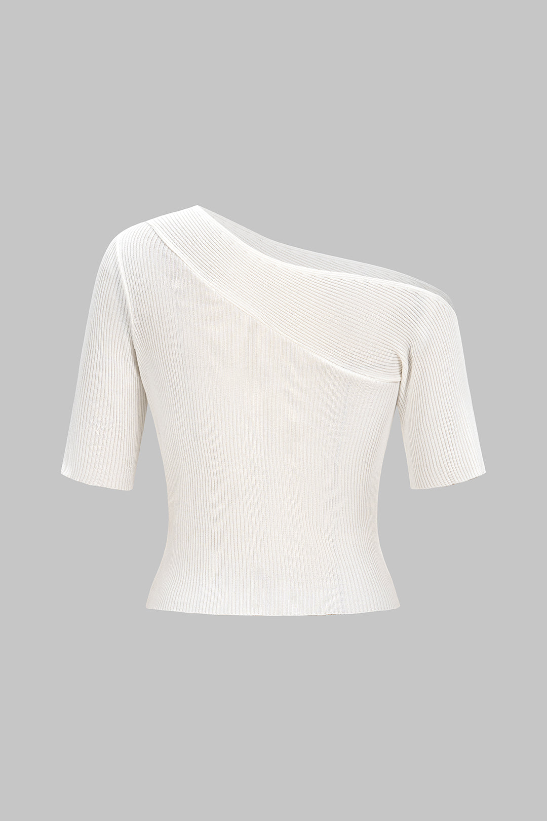 Sweter z odkrytym ramieniem i asymetrią