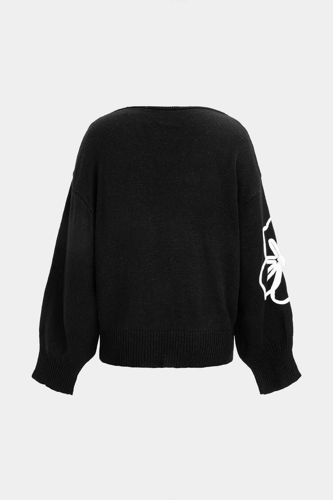 Dzianinowy sweter z kwiatowymi aplikacjami i dekoltem V