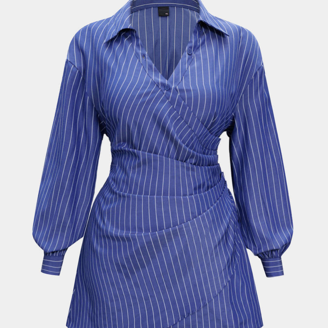 Dopasowana mini sukienka plus size w paski z marszczeniami