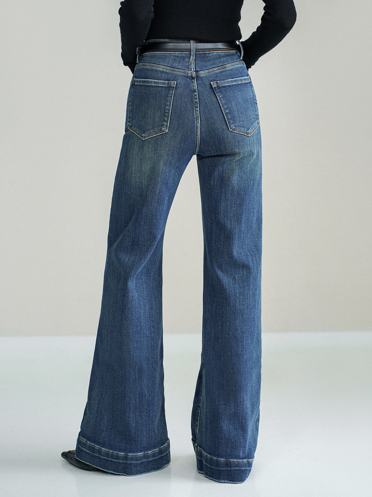 Dżinsy bootcut z elastycznego denimu