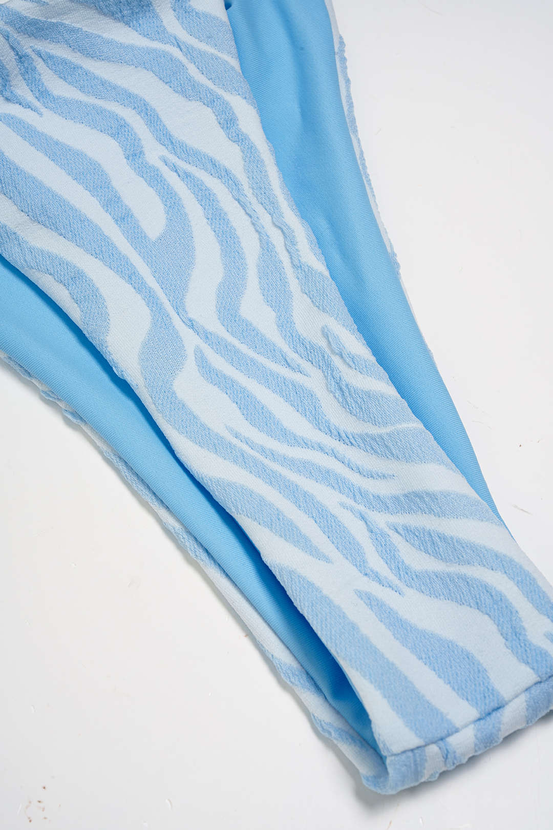Bikini dwuczęściowe z paskami i wiązaniami