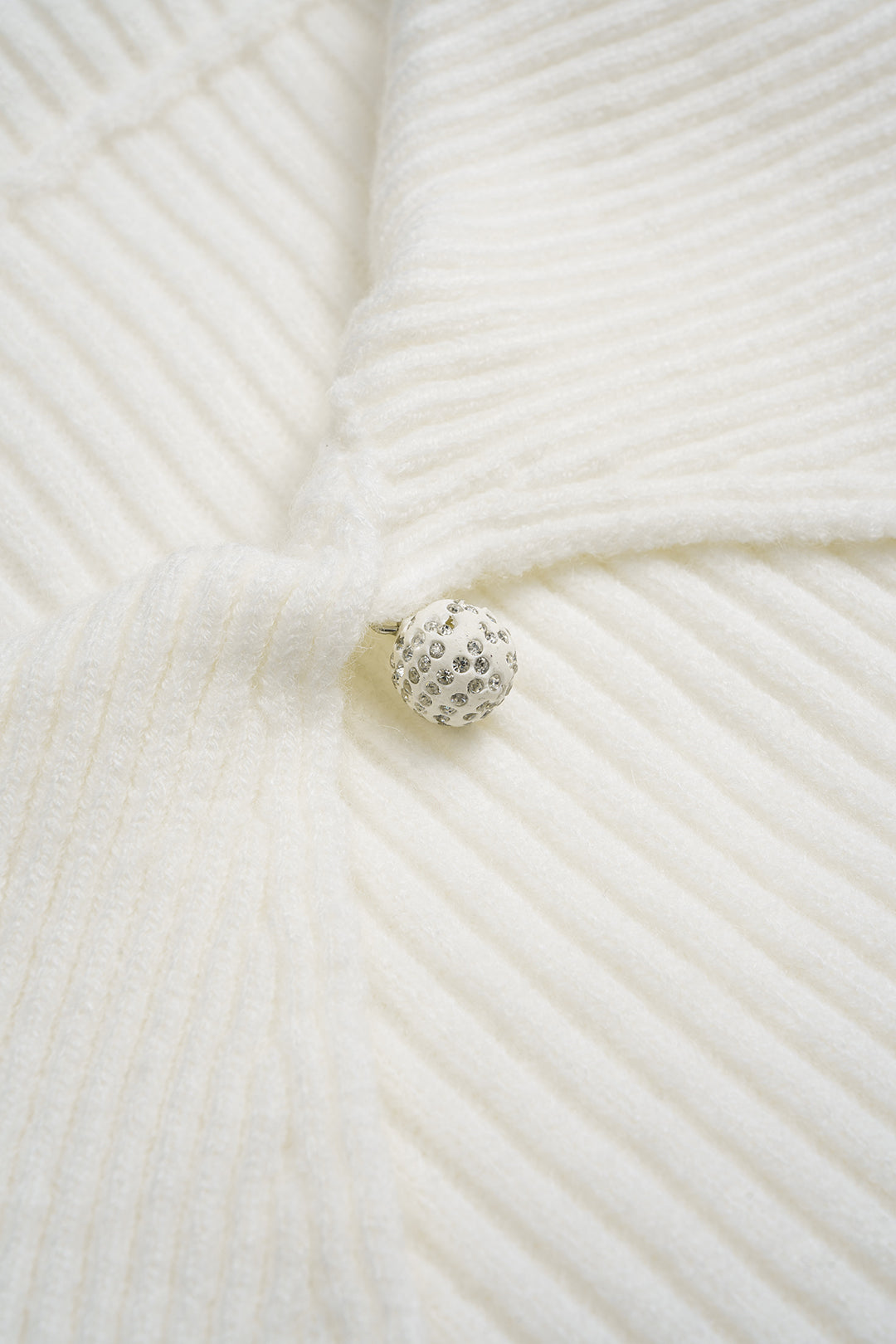 Sweter z prążkowanej dzianiny z długimi rękawami