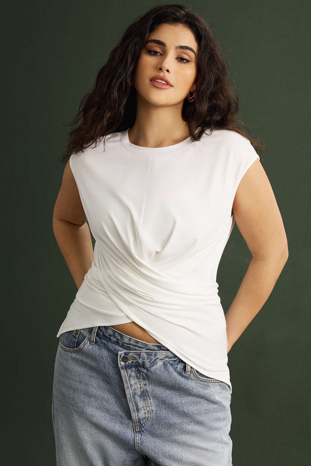 Koszulka plus size z ozdobnym wiązaniem i okrągłym dekoltem