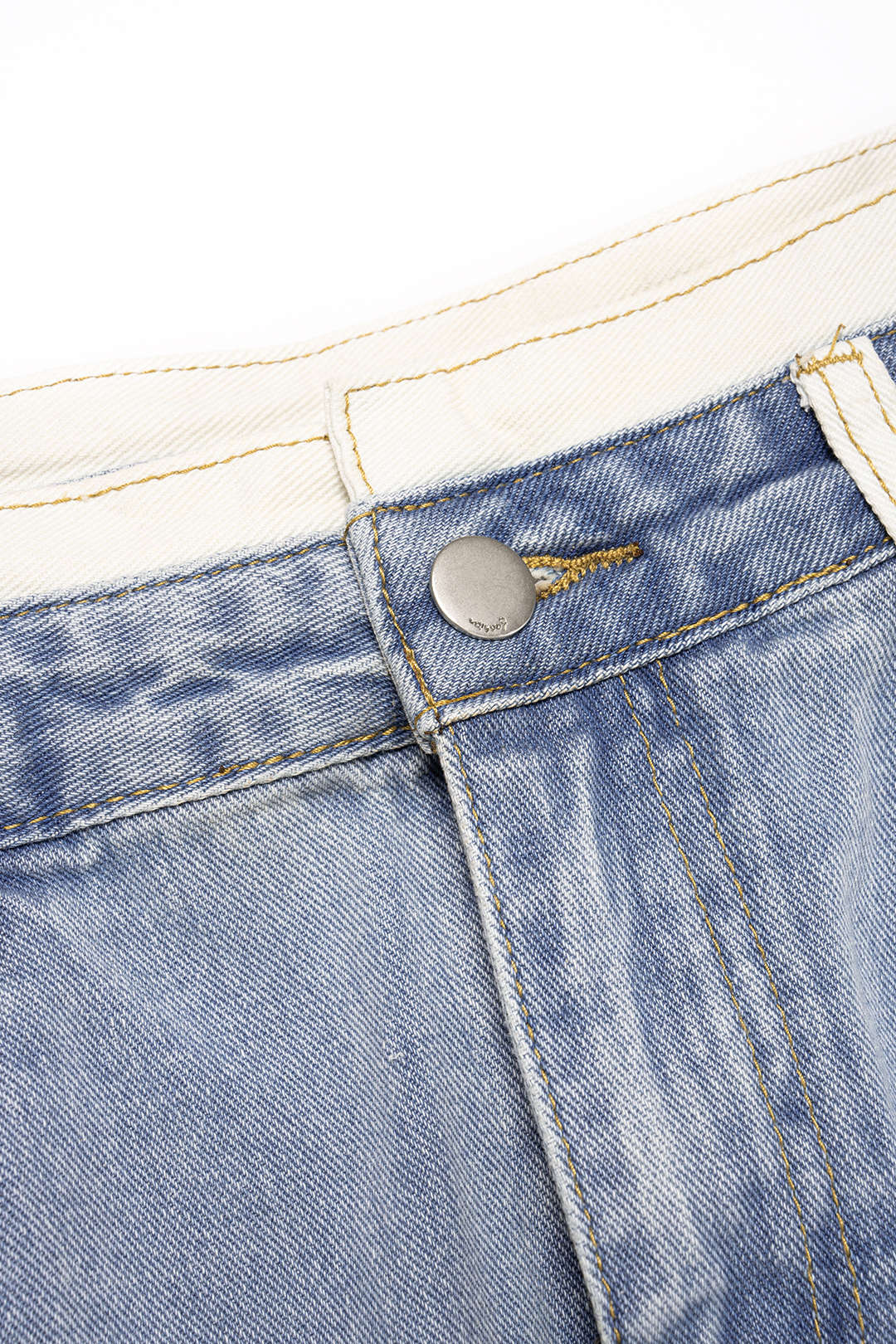 Spódnica jeansowa z podwójnym paskiem i efektownymi przetarciami