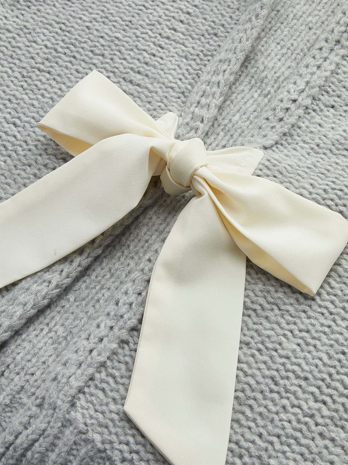 Dzianinowy sweter z kokardą i okrągłym dekoltem