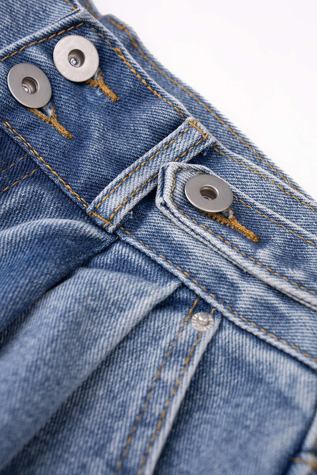 Szorty z denimu z wysokim stanem i luźnymi nogawkami