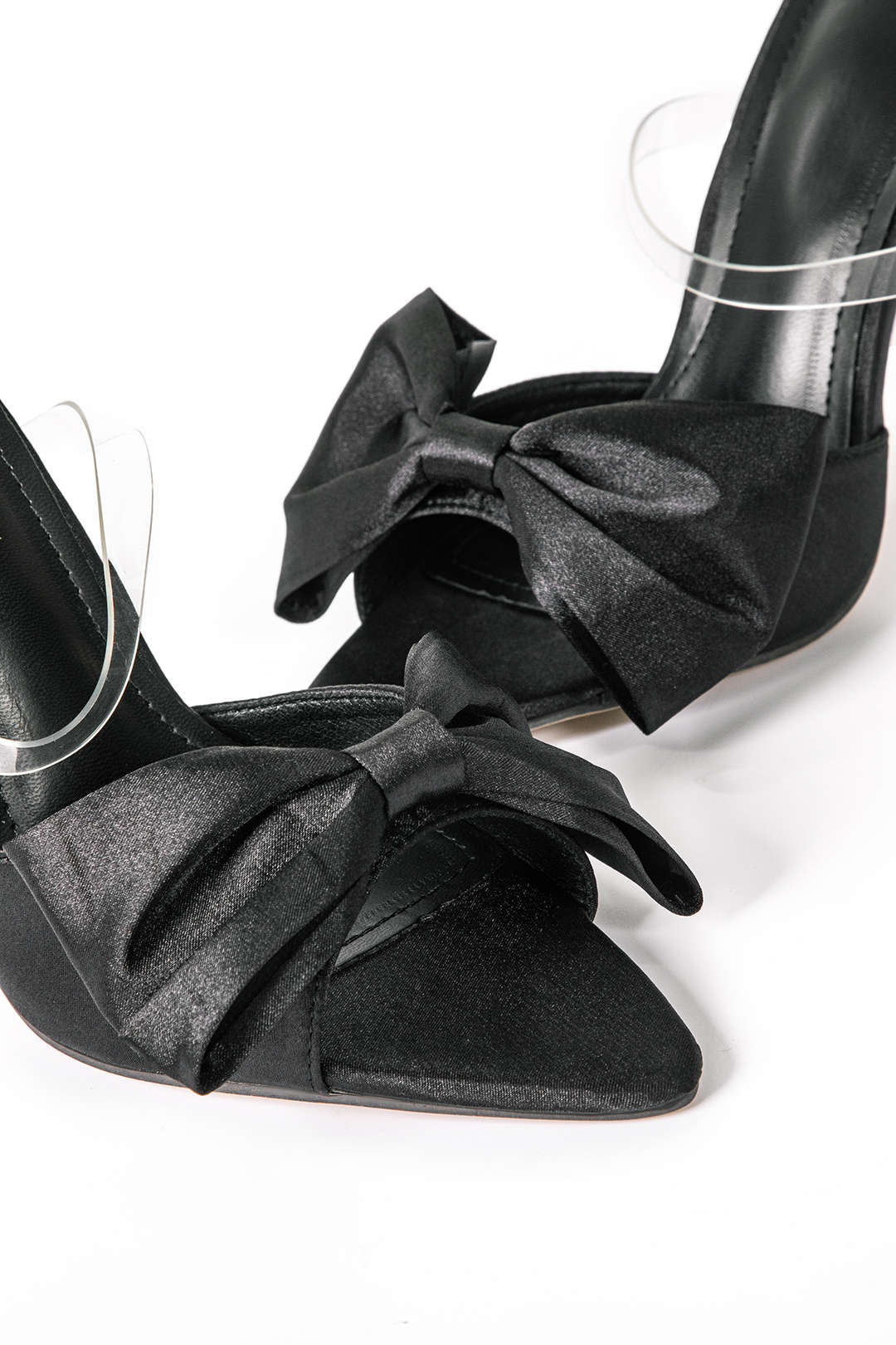 Szpilki z kokardą i paskiem slingback