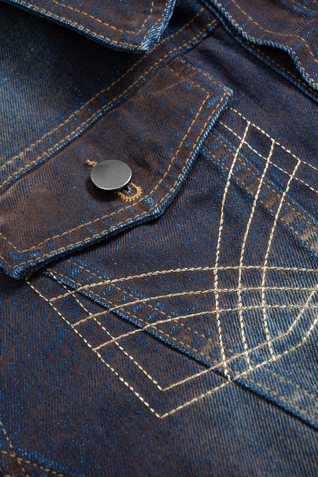 Kurtka jeansowa z poduszkami na ramionach i zatrzaskami