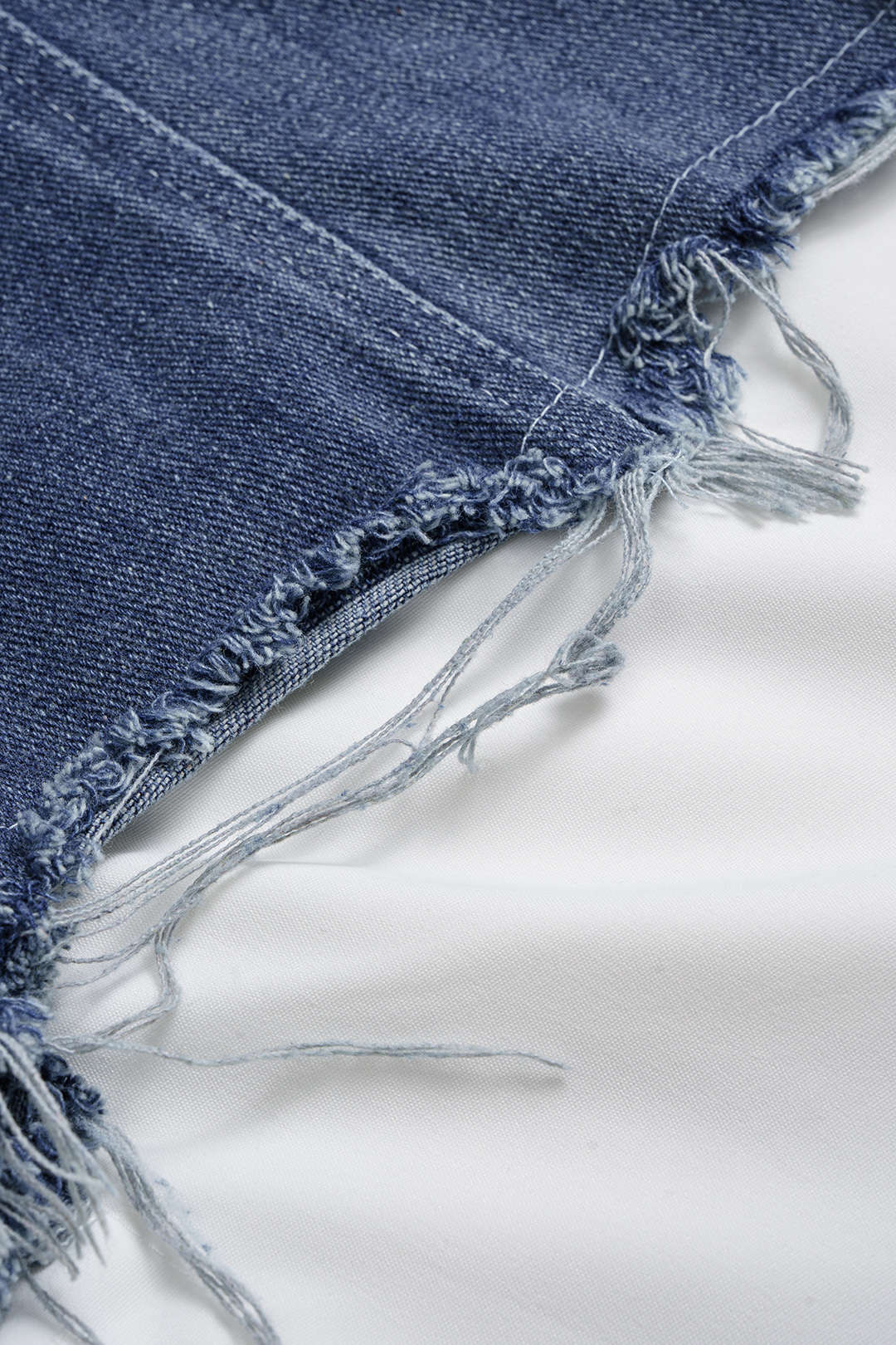 Koszula z denimu z nietypową kieszenią