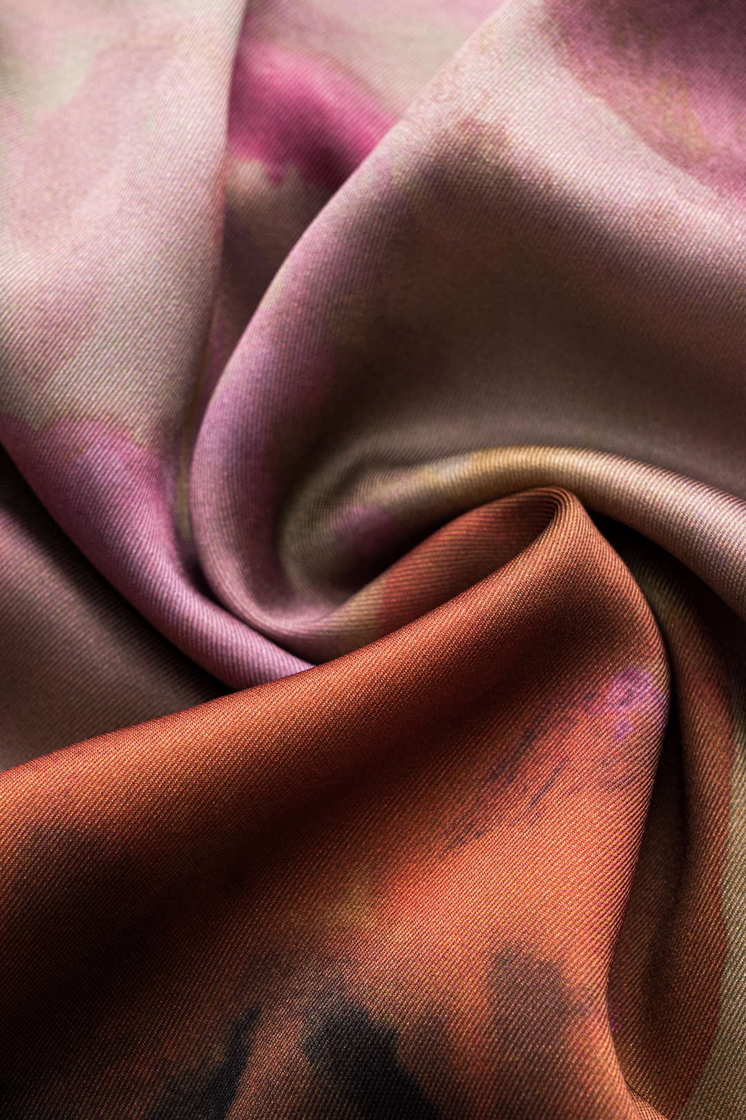 Marszczona sukienka midi z efektem tie dye