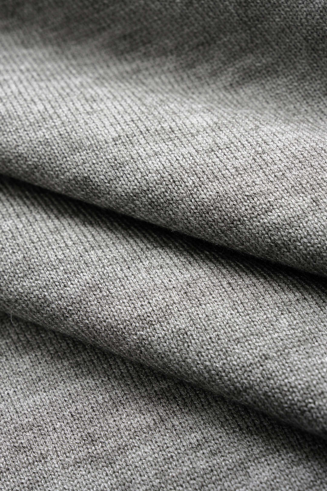 Dzianinowy sweter z szerokimi rękawami i golfem