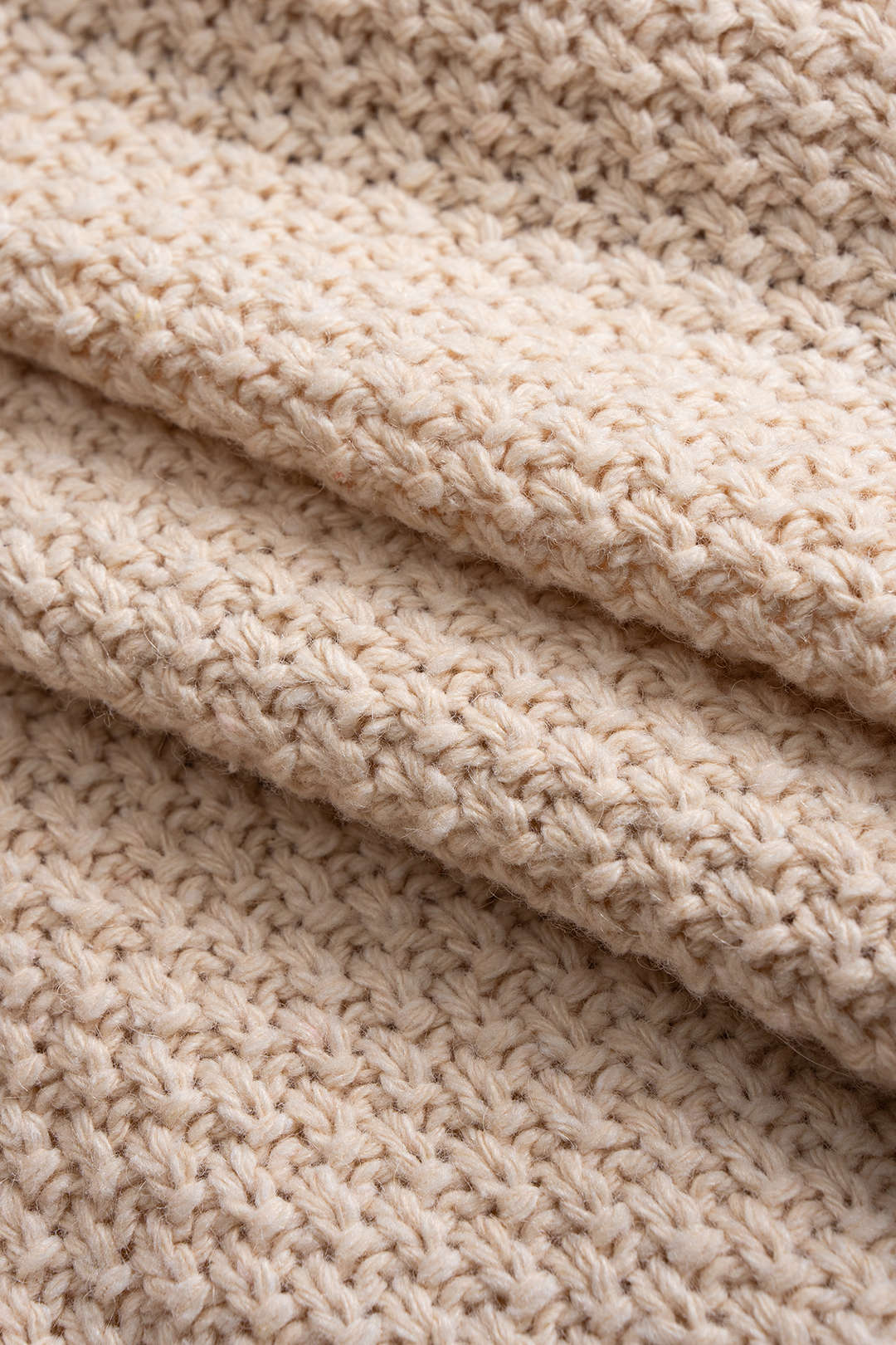 Sweter damski z klasycznym warkoczem