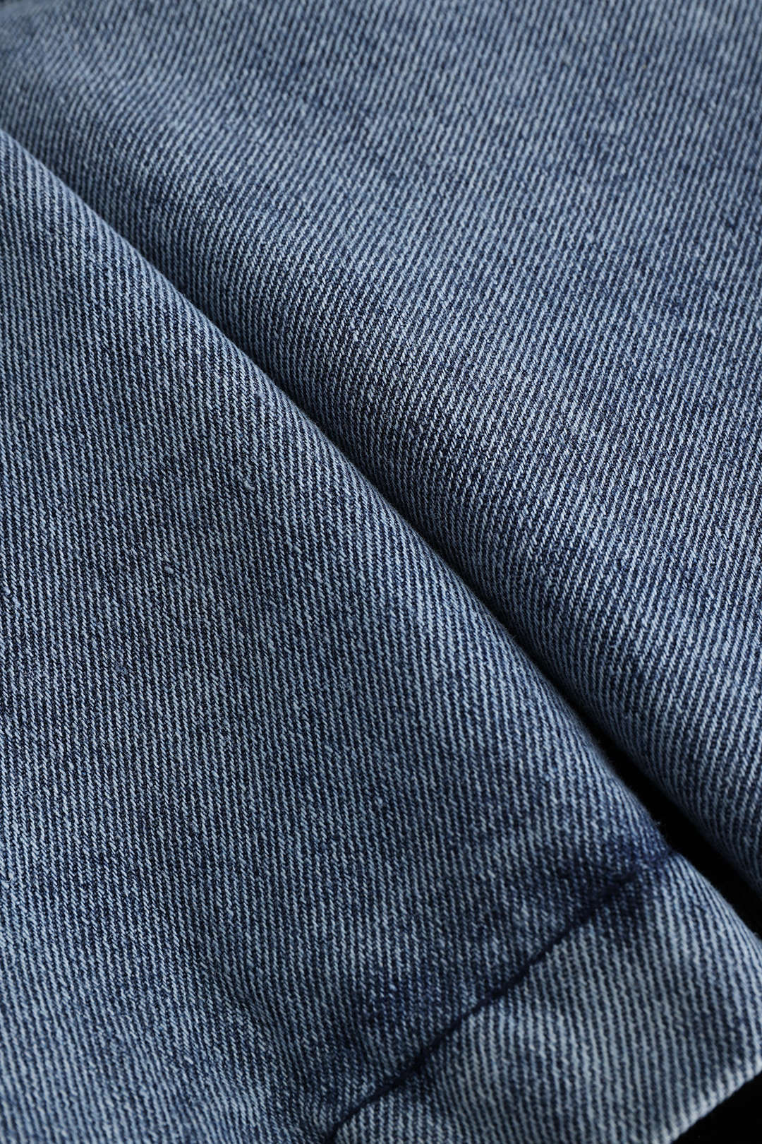 Denimowa bluza z kapturem i patchworkowym wzorem
