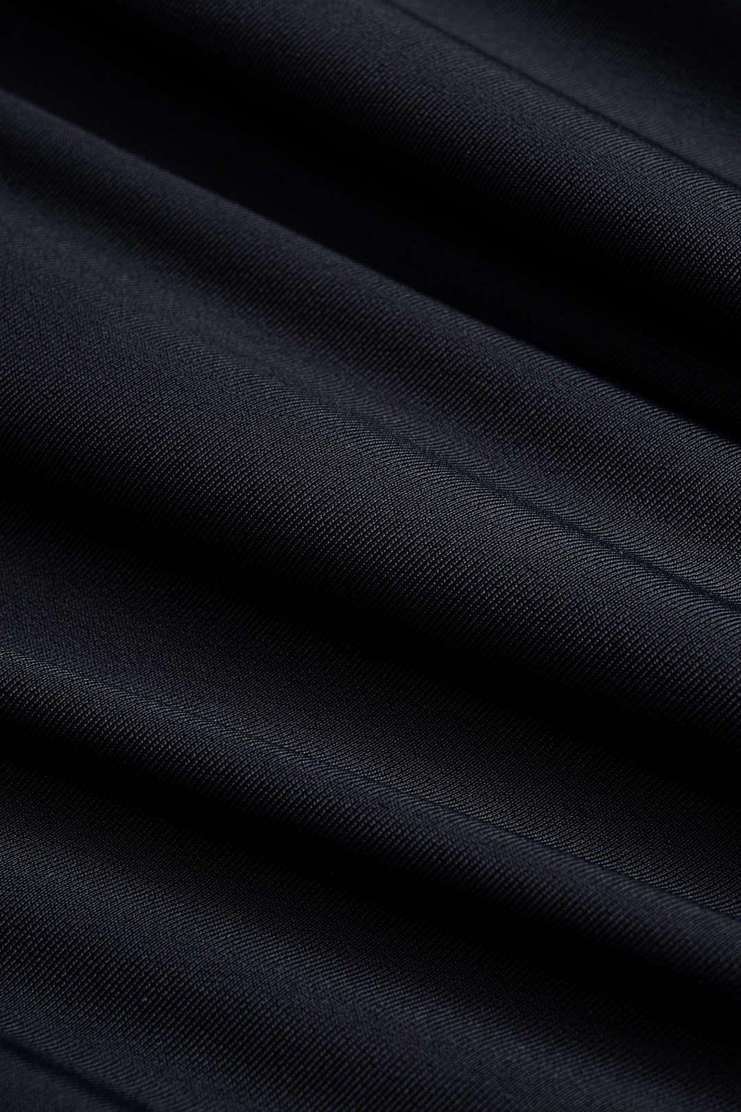 Jednoczęściowy kostium kąpielowy z przezroczystymi detalami i dekoltem kopertowym