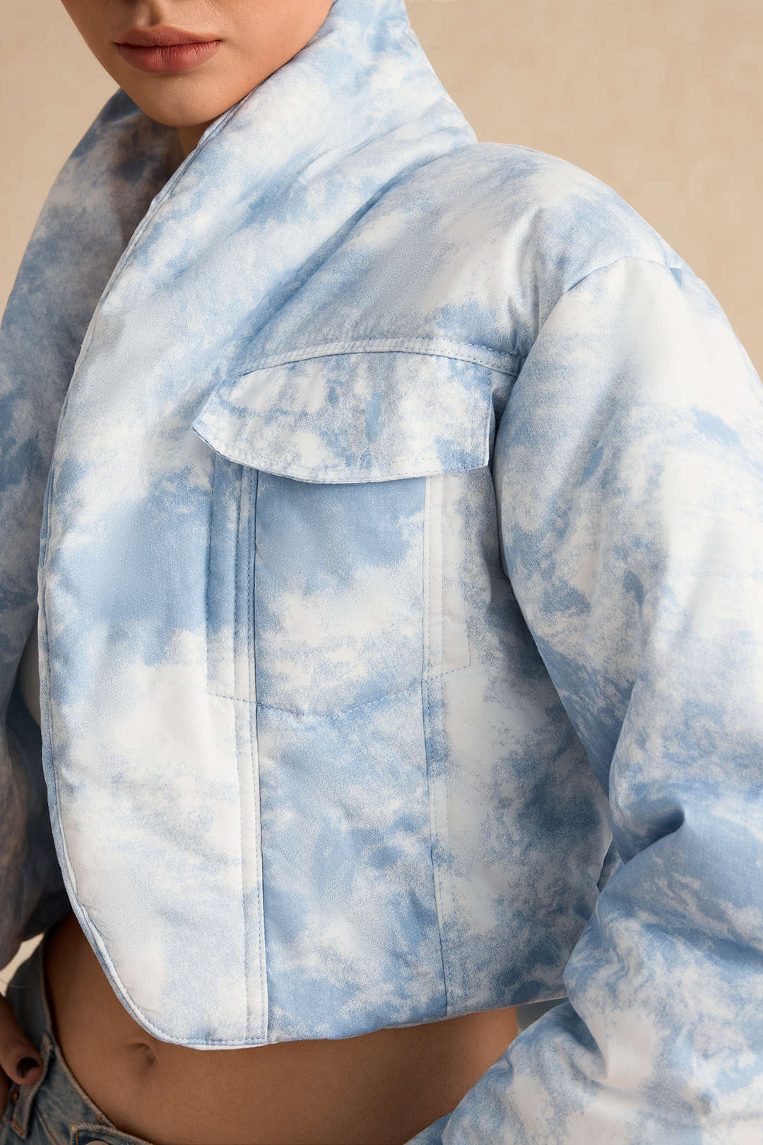 Puchowa kurtka tie dye z kieszeniami