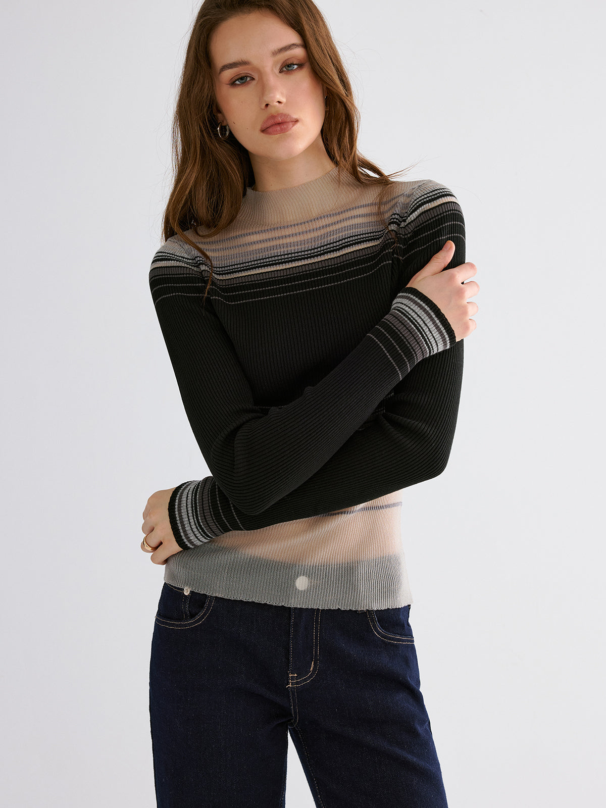 Gradientowy sweter z siatki