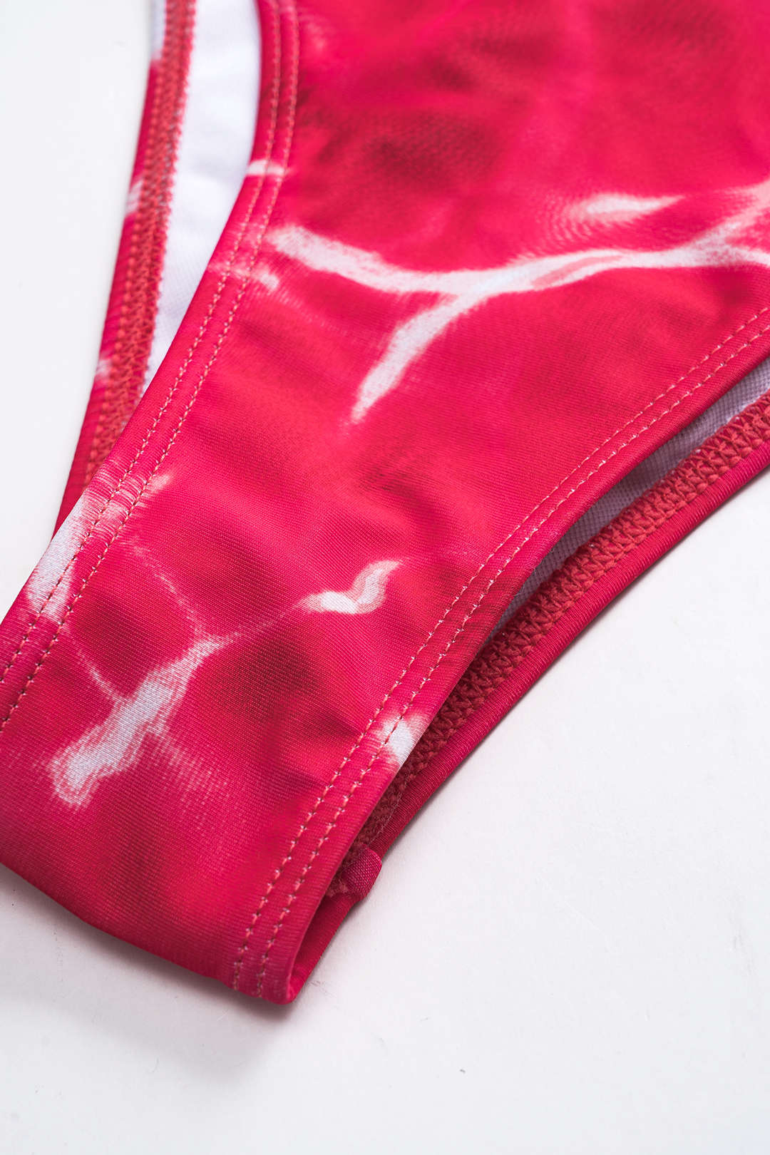 Siateczkowy bikini z wiązaniem i efektem tie dye