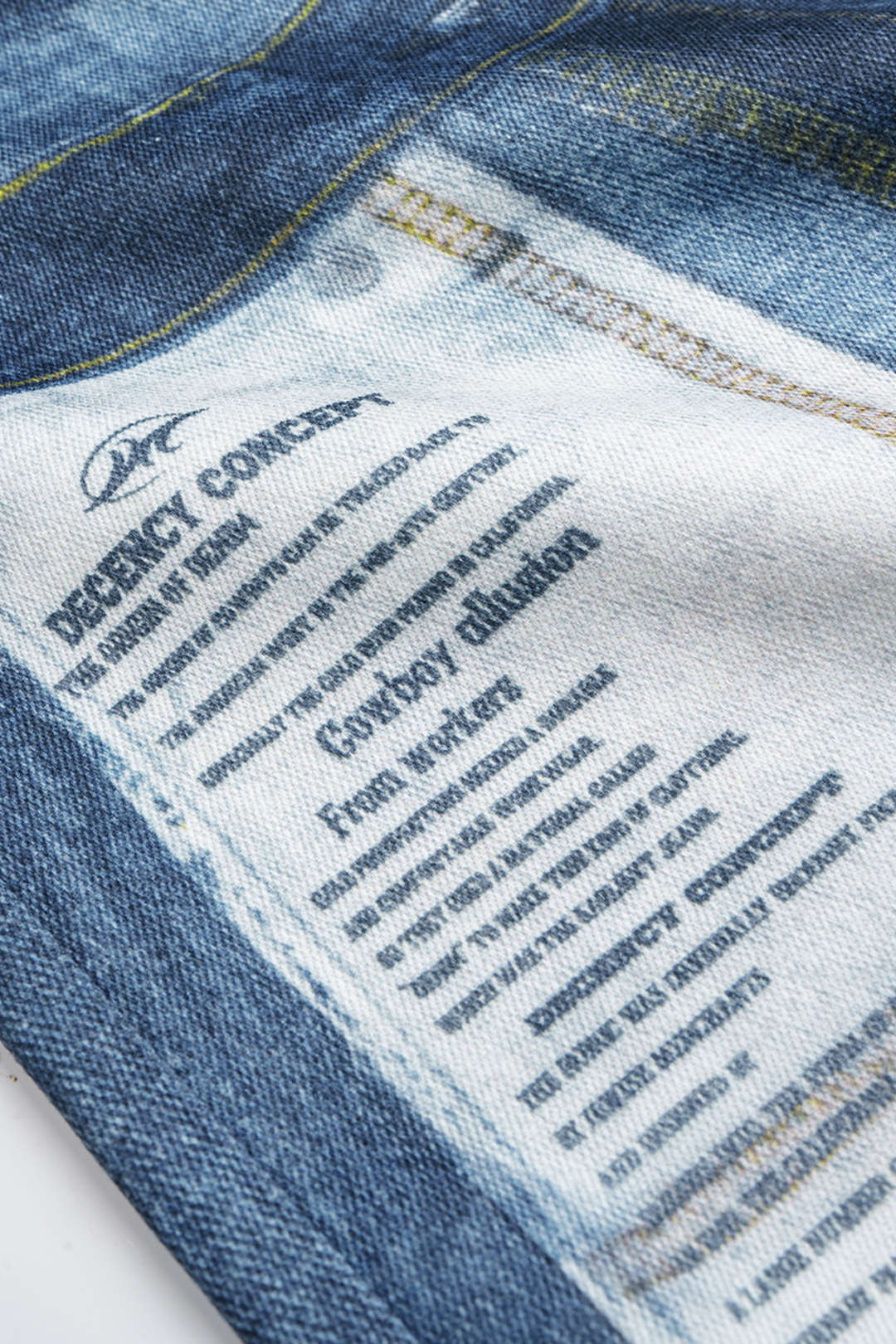 Plus size dżinsy z zamkami i wzorem abstrakcyjnym