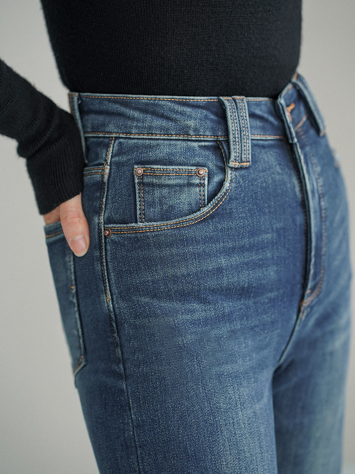 Dżinsy bootcut z elastycznego denimu