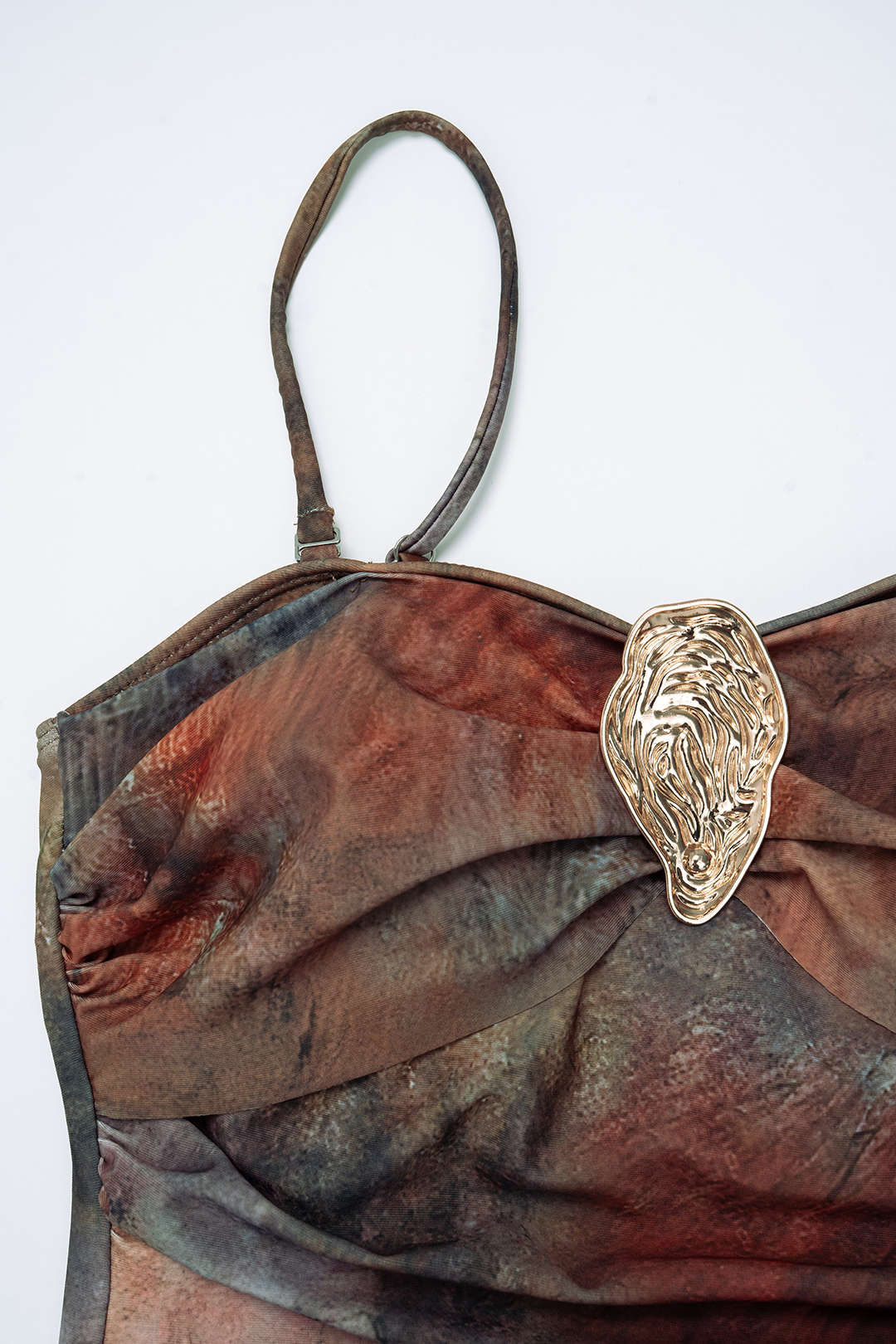 Bikini z siateczki z efektem tie dye i metalicznymi akcentami