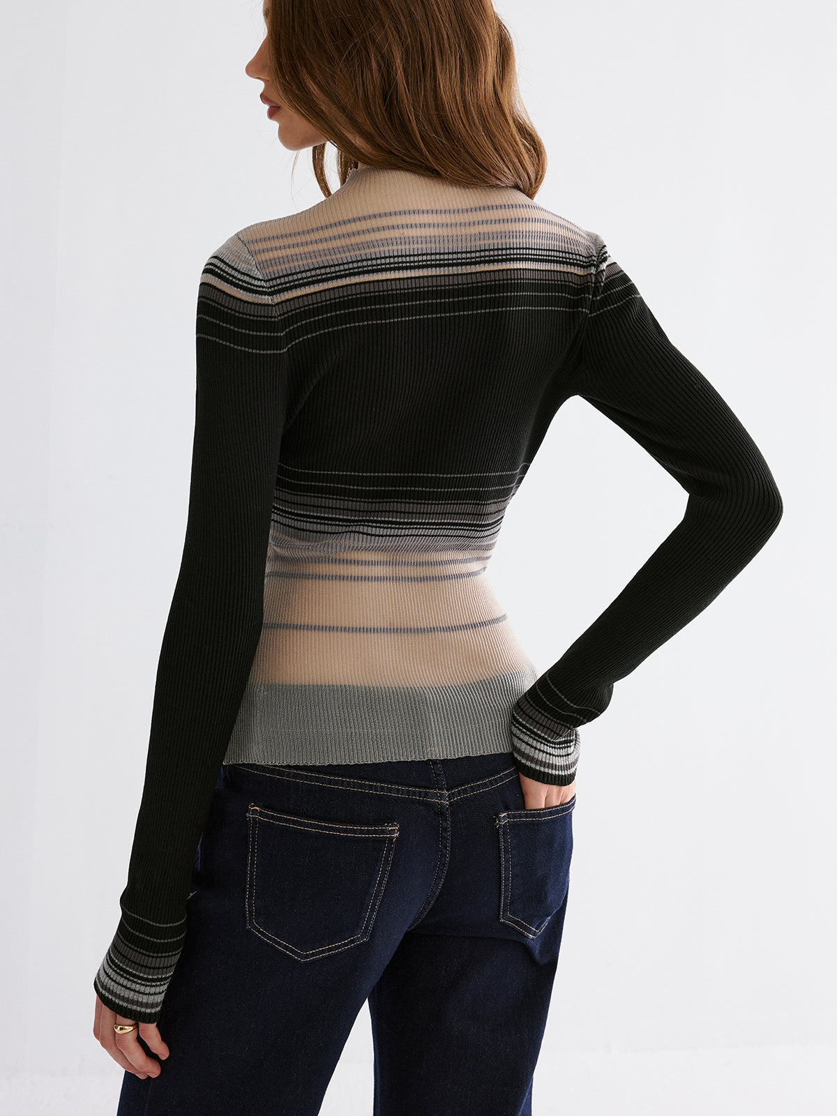 Gradientowy sweter z siatki