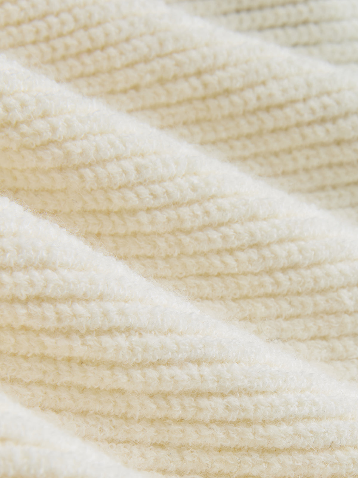 Sweter z wycięciami i kolorowymi panelami