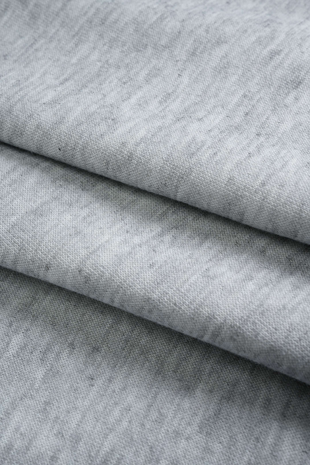 Oversize'owa bluza damska z dekoltem w serek