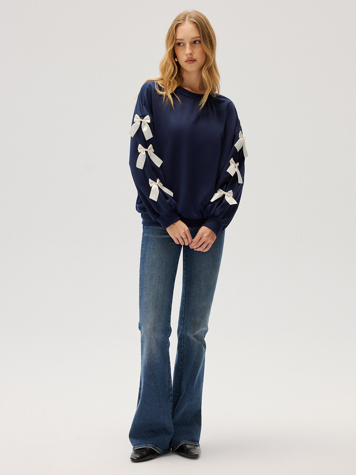 Bluza damska z kokardkami na rękawach