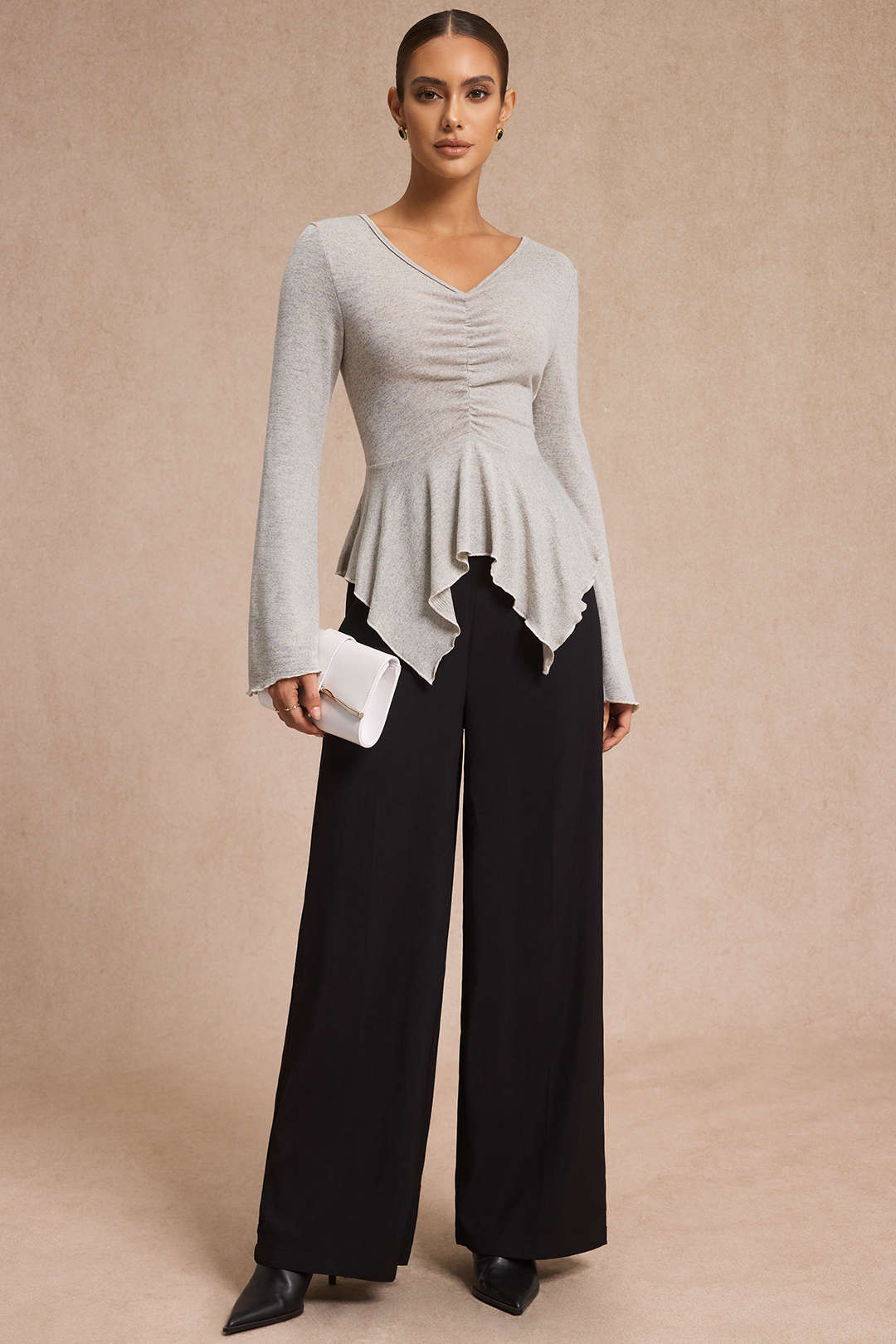 Bluzka z dekoltem V i asymetrycznym dołem