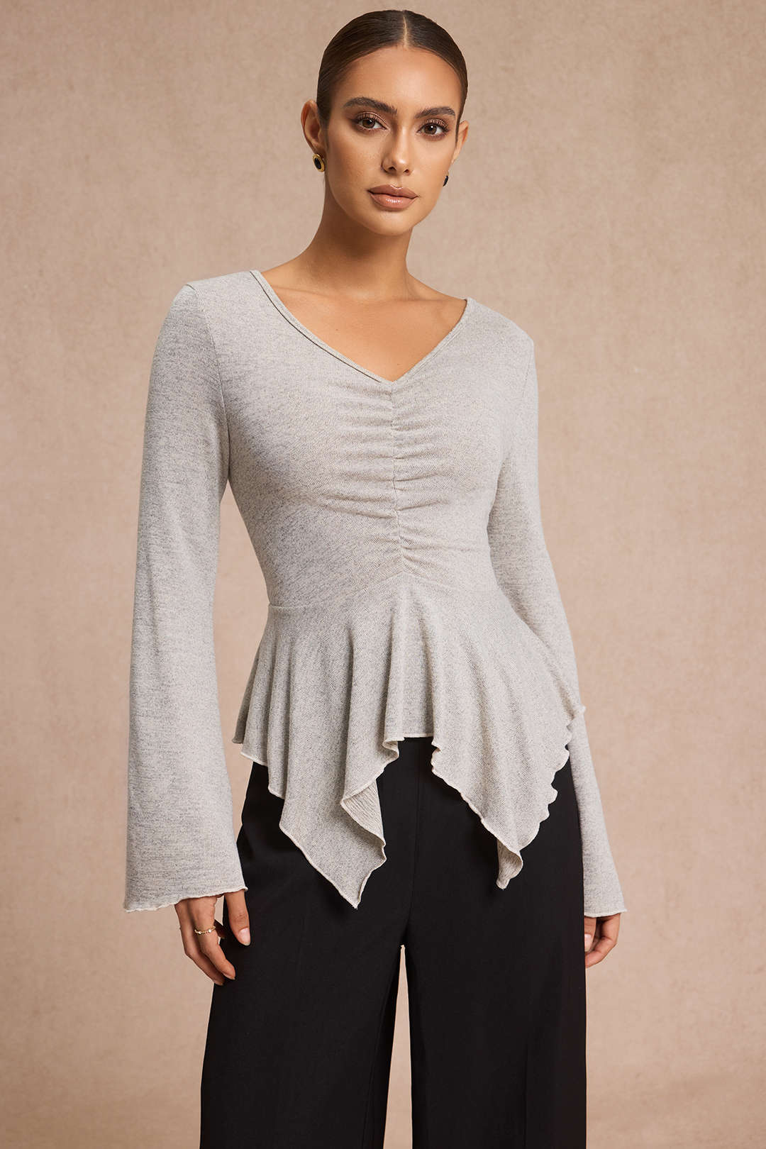 Bluzka z dekoltem V i asymetrycznym dołem