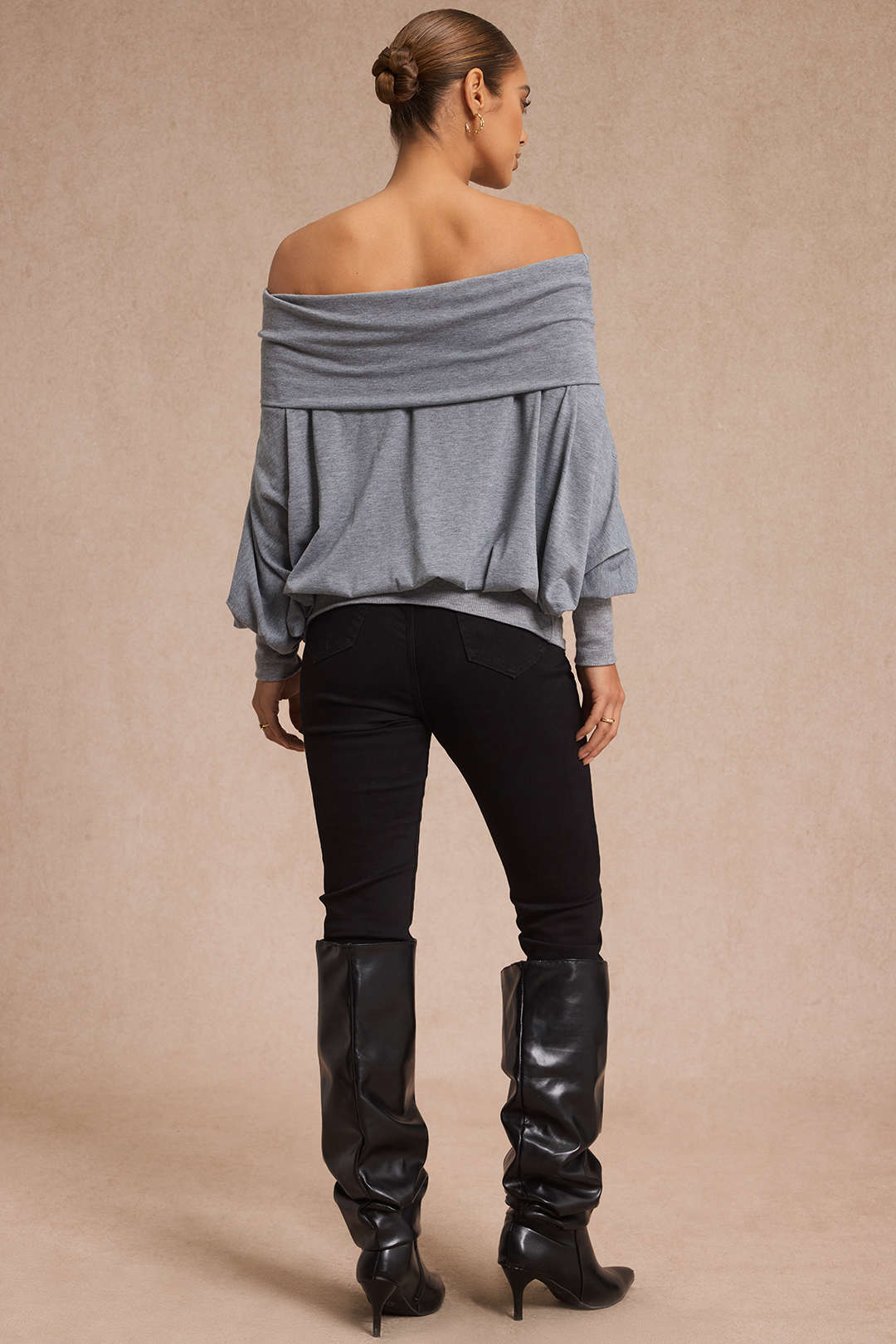 Bluzka z bufkami i odkrytymi ramionami