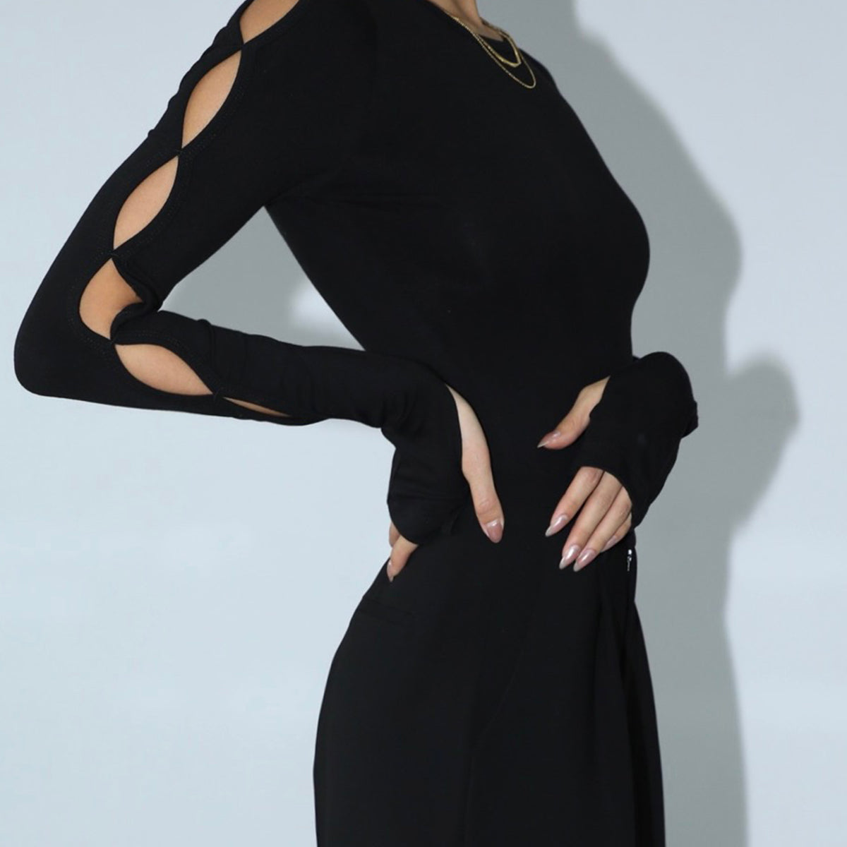 Bodysuit z wycięciami na rękawach