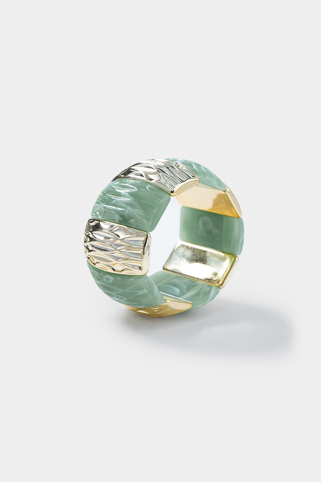 Bransoletka segmentowa o elastycznej konstrukcji