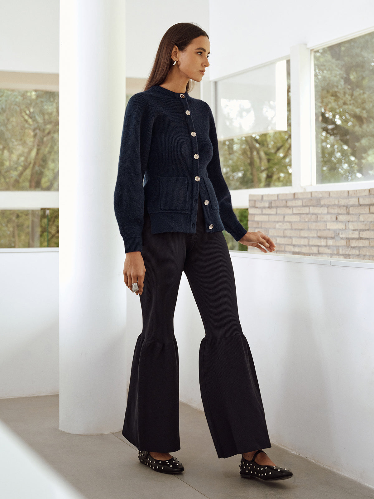 Kardigan dopasowany z ozdobnymi guzikami i kieszeniami