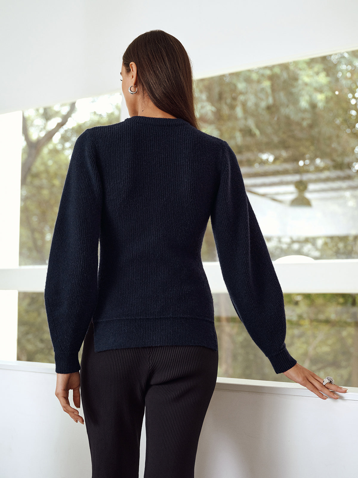 Kardigan dopasowany z ozdobnymi guzikami i kieszeniami