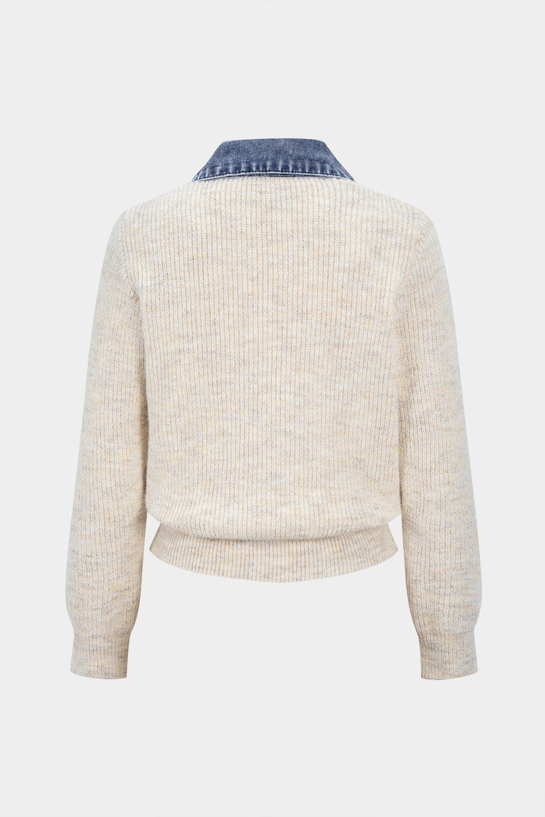 Sweter z denimowymi detalami