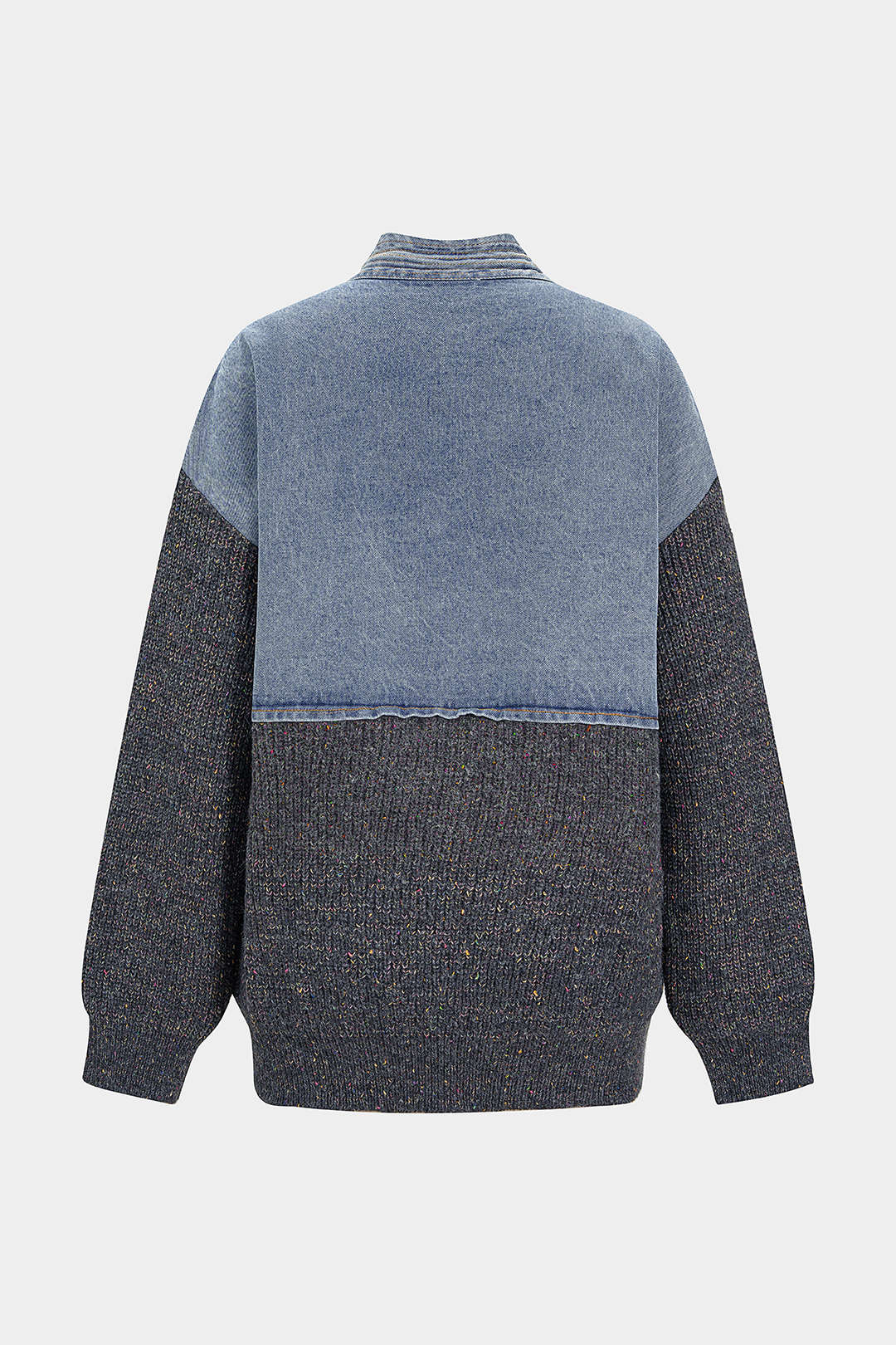 Sweter z dżinsowymi detalami