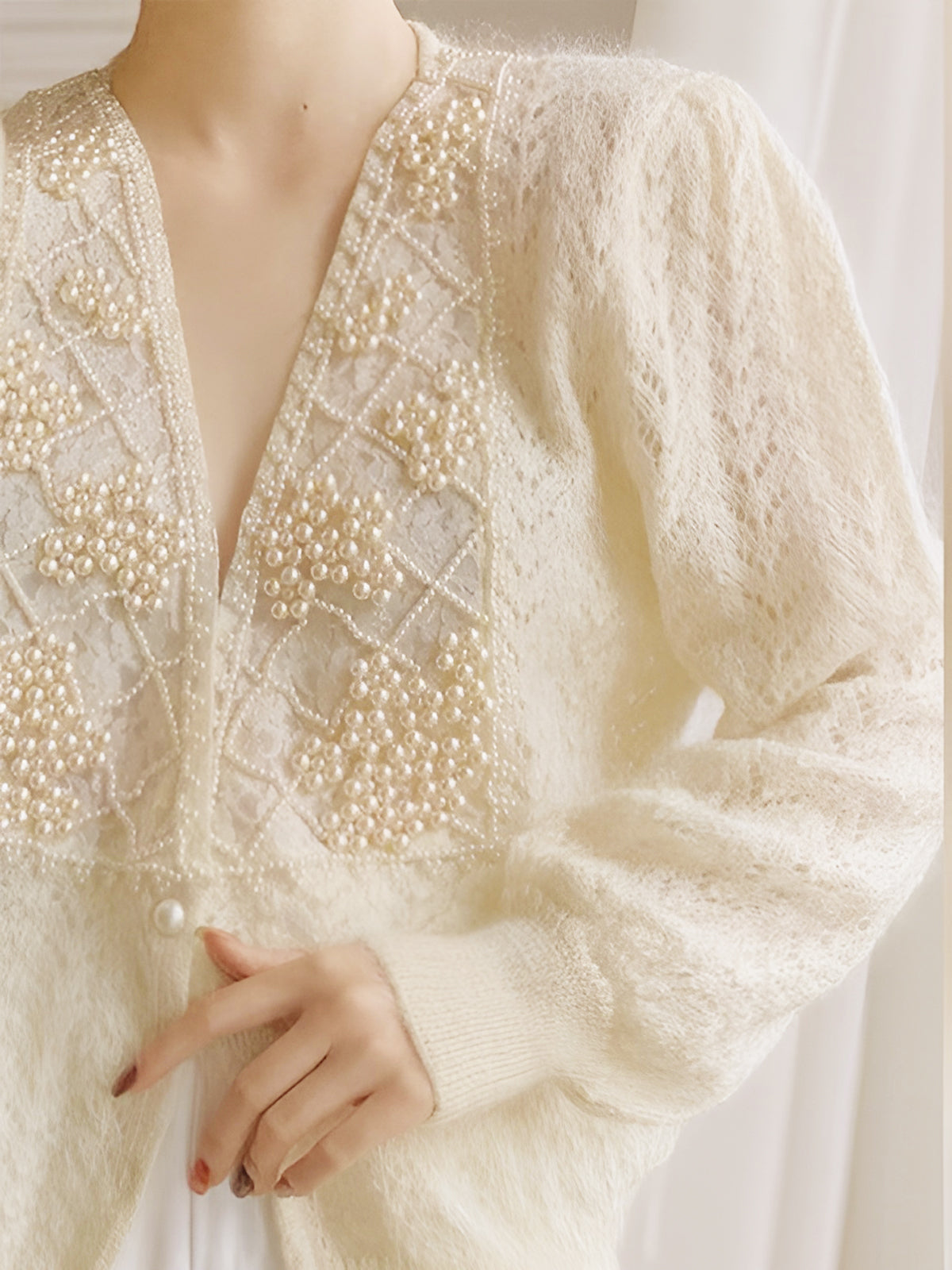 Kardigan z ozdobami z pereł