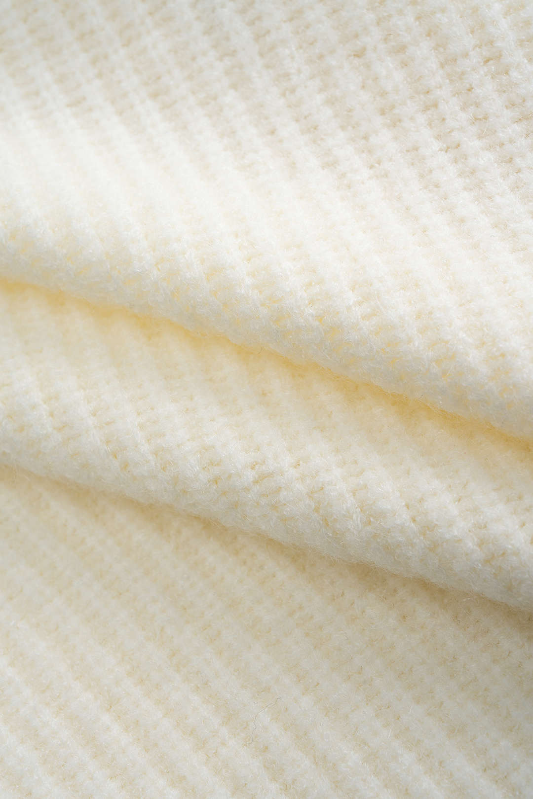 Sweter z suwakiem i kołnierzem jeansowym