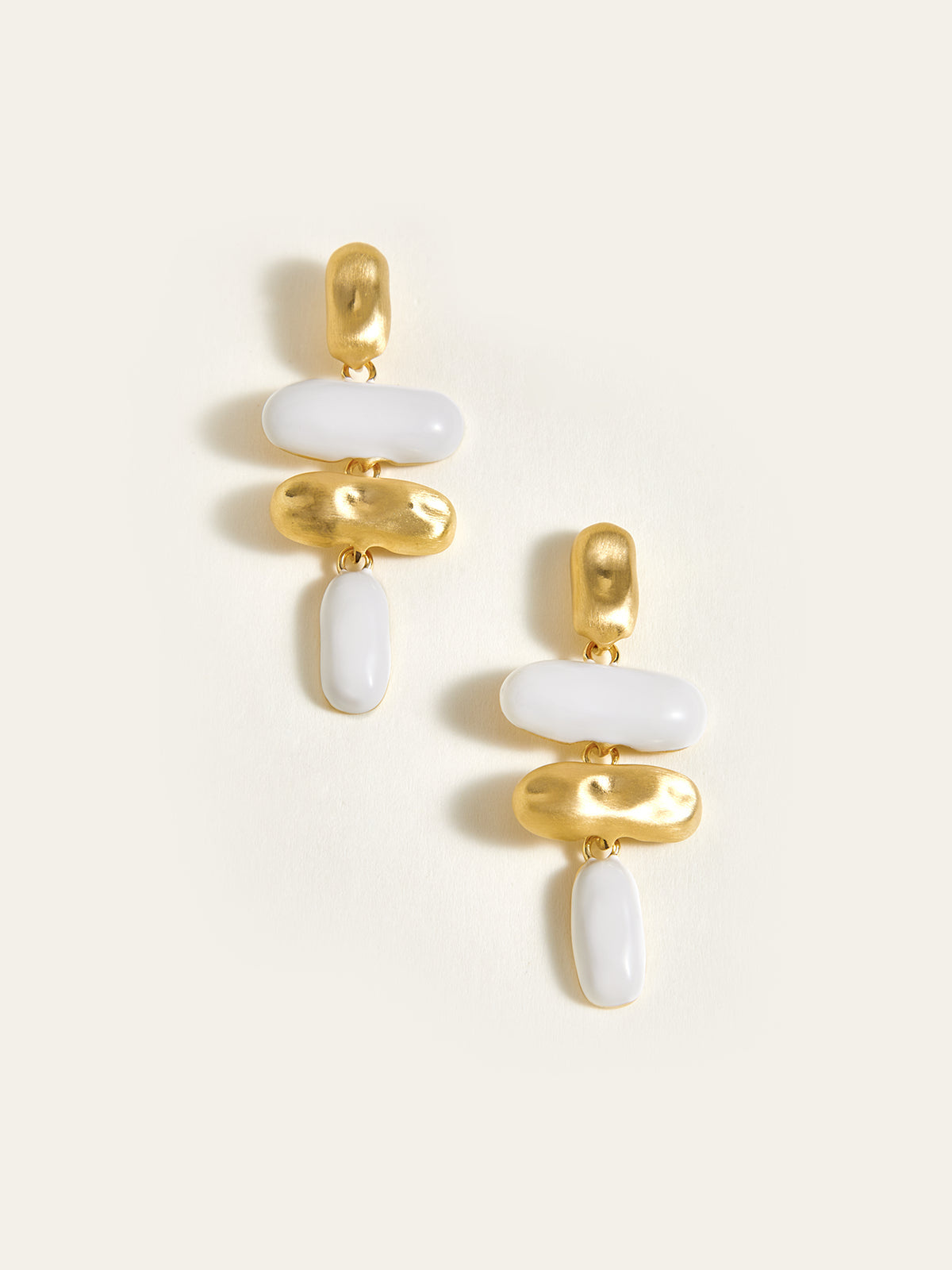 Kolczyki wiszące z geometrycznymi segmentami