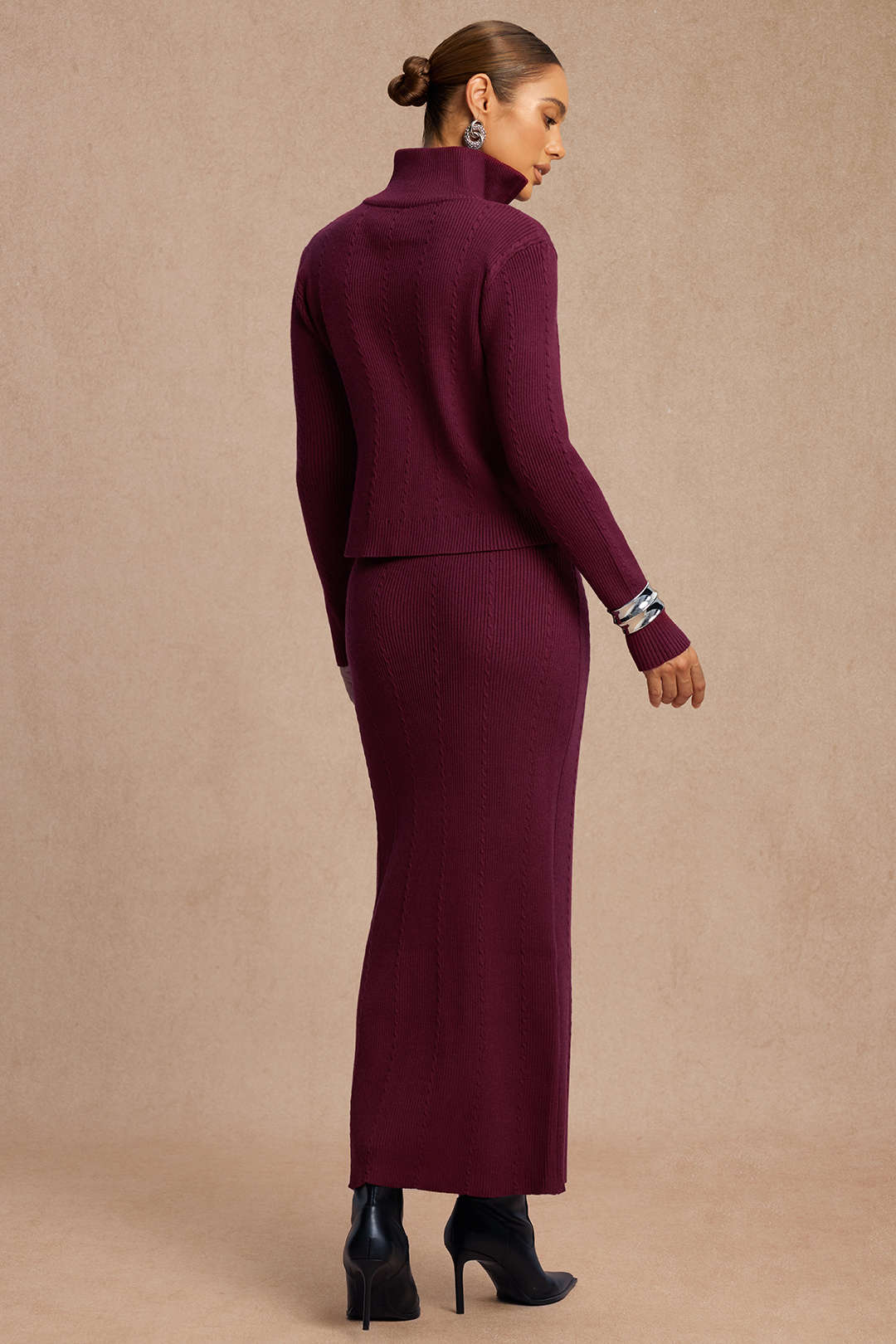 Komplet dzianinowy ze spódnicą maxi i górą na zamek