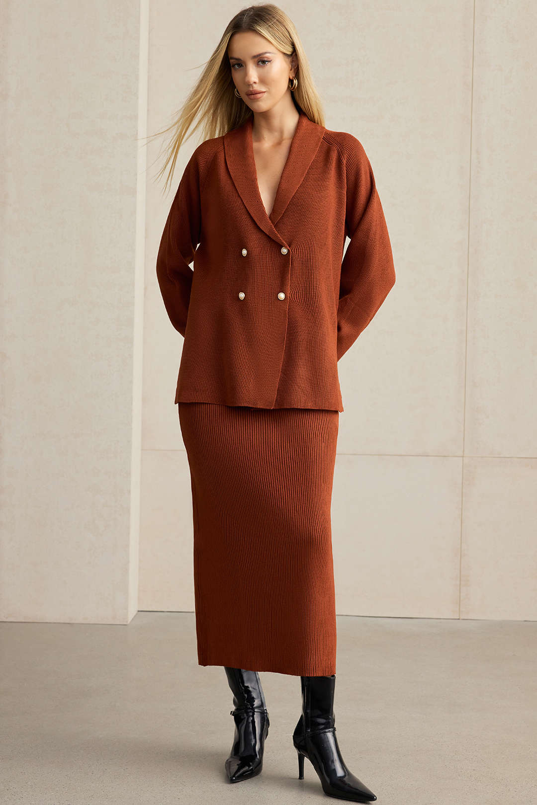 Komplet dzianinowy ze spódnicą midi i marynarką