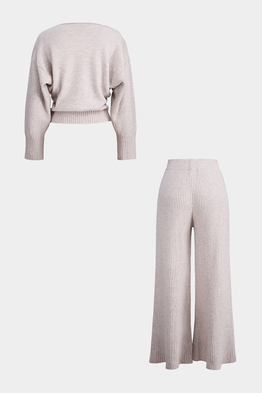 Komplet dzianinowy ze swetrem kopertowym i szerokimi spodniami